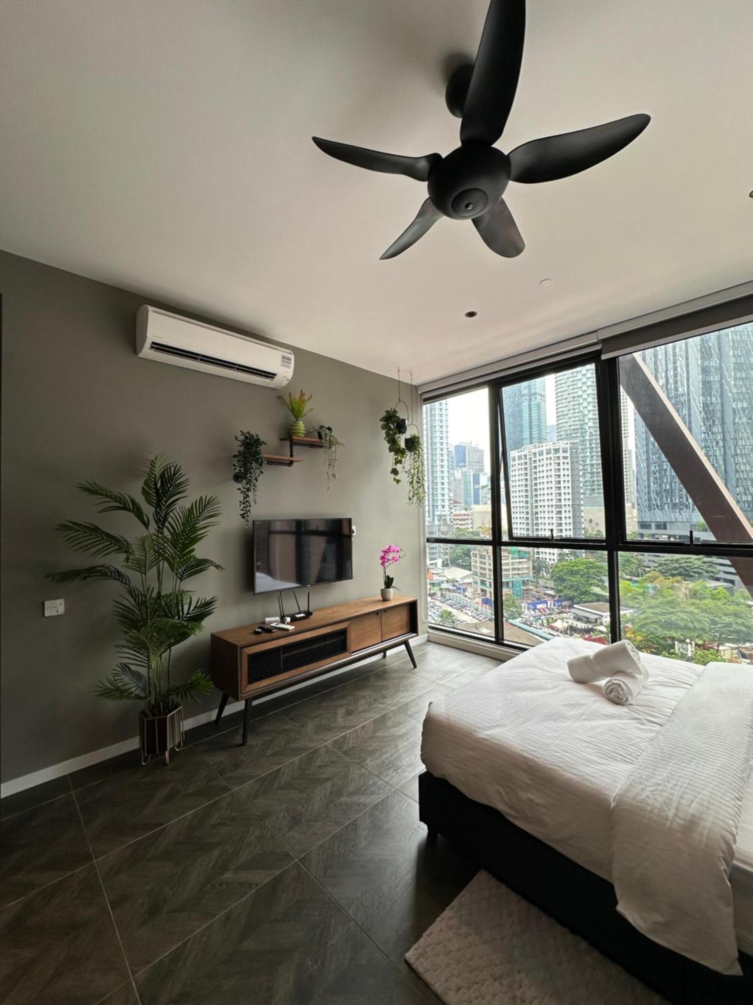 Skyline Homes By Scarletz Suites Klcc Куала-Лумпур Экстерьер фото
